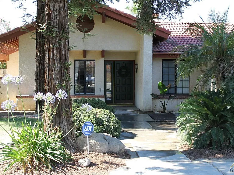 10105 Shadow Oak Way